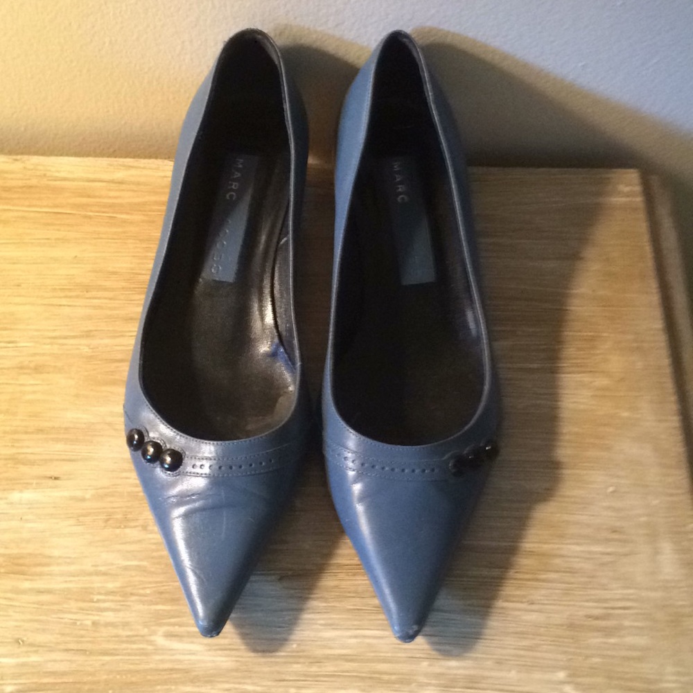 Marc Jacobs Blue leather kitten heels in size 7.5